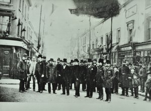 ヘアストリート：ウーリッジフェリーの開港、1889年 作： English Photographer