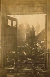 女王陛下の劇場、ロンドン：壮大な入り口 作： English Photographer