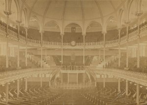 Spurgeons Tabernacleのインテリア 作： English Photographer