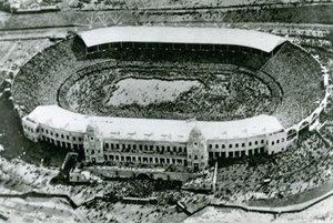 1923年の最初のウェンブリーカップ決勝戦のスタジアムへの侵入