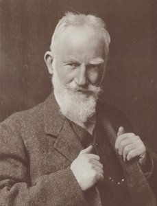 1926年にノーベル文学賞を受賞したアイルランドの劇作家ジョージ・バーナード・ショー（モノクロ写真）