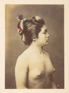 【日本語】女の子の入浴、 裸の若い女性の右横顔の半身像、  撮影者：不明  ルーカス コレクション: チャールズ ジェイムズとモートン P のワールド ツアーの写真記録、ルーカス 作： English Photographer