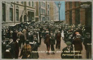 Jews Free School、Middlesex Street、Petticoat Lane、ロンドン 作： English Photographer