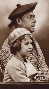 エドワード8世と姪のエリザベス2世（モノクロ写真） 作： English Photographer