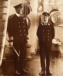 エドワード8世、HMS Hindustanのミッドシップマン、1910年 作： English Photographer