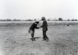 ネパールのマハラジャに挨拶するジョージ5世 作： English Photographer