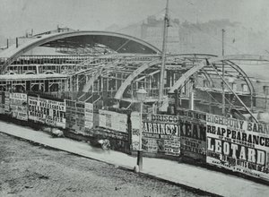 キングスクロス駅：1862年に建設工事が進行中