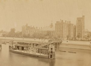 ランベス宮殿と桟橋 作： English Photographer