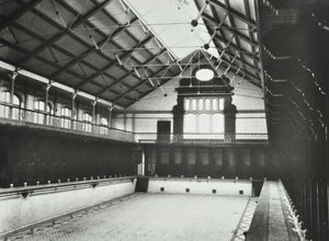 ローリーグローブバス：デプトフォードで最初の公衆浴場、ファーストクラスのバス、1898年 作： English Photographer