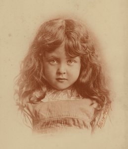 少女（白黒写真） 作： English Photographer