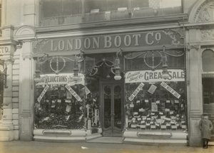 London Boot Company 作： English Photographer