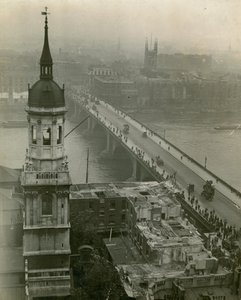 1920年8月18日、ロンドン橋 作： English Photographer