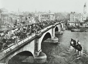 ロンドン橋：橋の上の馬車の通行、1895 作： English Photographer
