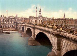 テムズ川にかかるロンドン橋（手彩色写真） 作： English Photographer