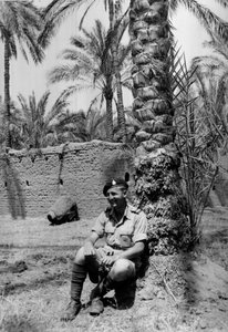 ルイコーエン、WHJセール少佐が編集したアルバム、1943年 作： English Photographer