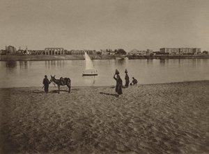 ルクソール、ナイル川から見たルクソール神殿の全景 作： English Photographer