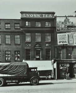 Lyons Coffee House、7 Blackfriars Road、1935 作： English Photographer