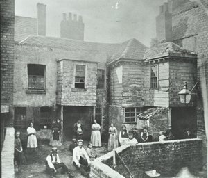 マーケットコート、ロンドン、1868 作： English Photographer