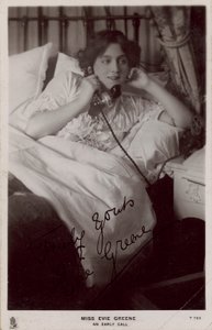 Miss Evie Greene：初期の電話 作： English Photographer