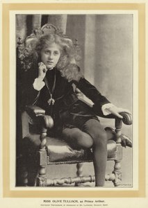 ミス・オリーブ・タロック、アーサー王子 作： English Photographer