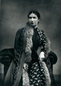 ハンフリーワード夫人、1881年 作： English Photographer
