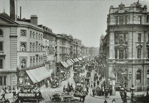 ニューオックスフォードストリート：セントジャイルズサーカスから東を見る、1895 作： English Photographer