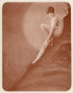 ヌーディスト・アートコケティッシュ（モノクロ写真） 作： English Photographer