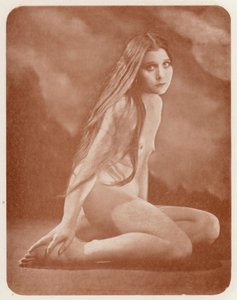 ヌーディスト・アートドロレス（モノクロ写真） 作： English Photographer