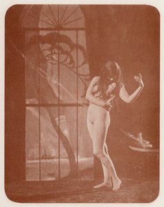 ヌーディスト・アートお香（モノクロ写真） 作： English Photographer