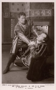 イアーゴを絞め殺すオセロ、ルイス・ウォーラーとH・B・アーヴィング（モノクロ写真 作： English Photographer
