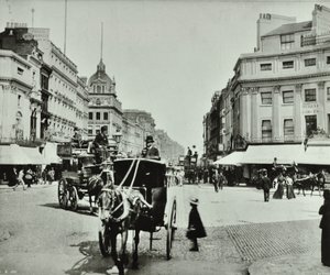 オックスフォードサーカス、ウェストミンスターLB：東向き、1890 作： English Photographer