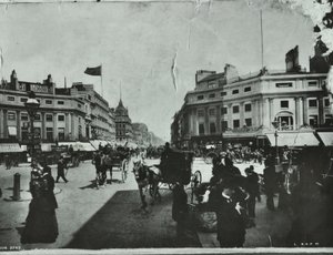 オックスフォードサーカス、ウェストミンスターLB：東向き、1895 作： English Photographer