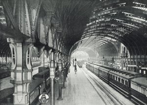 パディントン駅、プラットフォームの全景（モノクロ写真 作： English Photographer