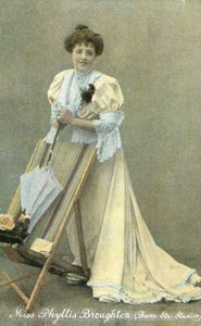 フィリス・ブロートン、イギリスの舞台女優（カラー写真） 作： English Photographer