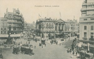 ピカデリーサーカス、ロンドン 作： English Photographer