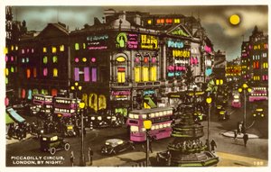 夜のピカデリー・サーカス（ロンドン）（写真 作： English Photographer