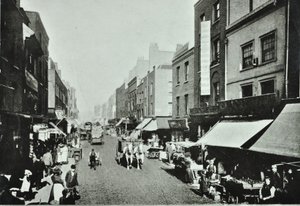 ピットフィールドストリート：北を見る、1895 作： English Photographer