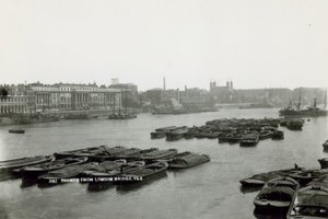ロンドン橋からテムズ川を望むはがき 作： English Photographer