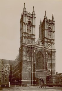 ウェストミンスター寺院の西側正面が描かれた絵葉書 作： English Photographer