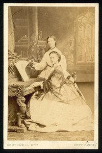 アレクサンドラ王女とダグマー王女 作： English Photographer
