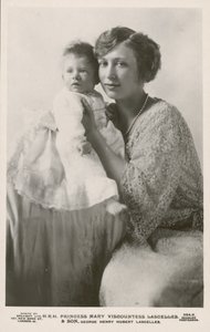 メアリー王女（ラスケス子爵夫人）と長男のジョージ（モノクロ写真