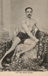 ドラ・スワミ・アイエンガー教授（モノクロ写真 作： English Photographer