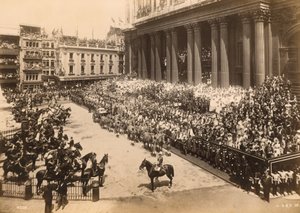 ビクトリア女王、ダイヤモンドジュビリー行列、セントポールズ、1897年 作： English Photographer