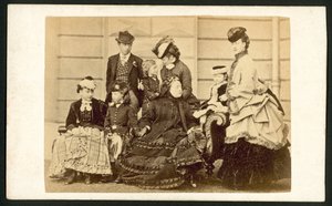 ビクトリア女王とその家族 作： English Photographer