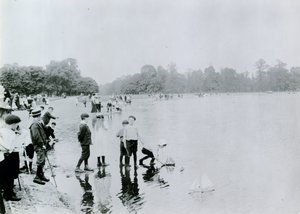 ラウンドポンド、ケンジントンガーデンズ 作： English Photographer