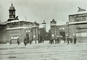 ロイヤルアーセナル正門、1890 作： English Photographer