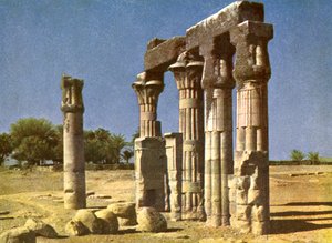 エジプト、メダムートの廃墟寺院 作： English Photographer
