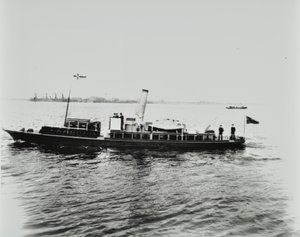 テムズ川の船、SSベアトリス、1898年 作： English Photographer