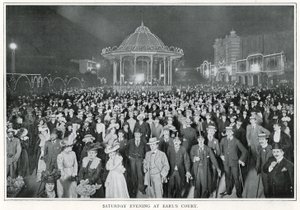 アールズコートの土曜の夜（モノクロ写真 作： English Photographer