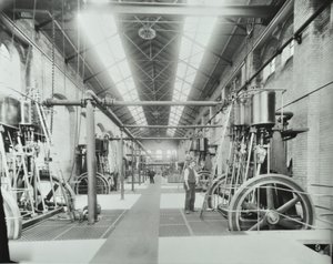 サザンアウトフォール下水道、交差：エンジンハウスの内部、1894 作： English Photographer